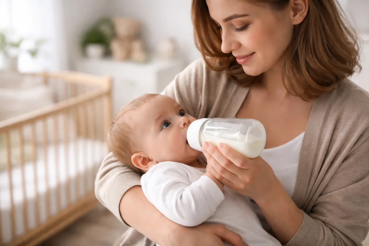 Comment savoir si mon bébé a besoin de plus de lait